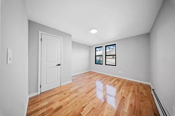 10961 200th ST, Hollis, NY 11412