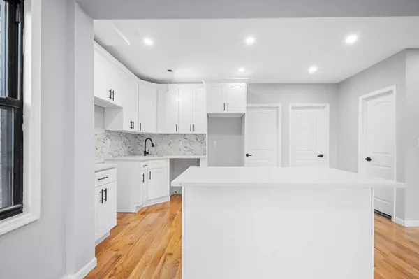 10961 200th ST, Hollis, NY 11412