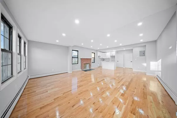 10961 200th ST, Hollis, NY 11412