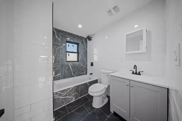 10961 200th ST, Hollis, NY 11412