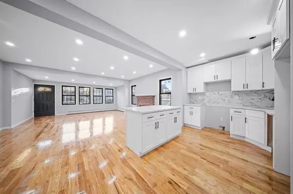 10961 200th ST, Hollis, NY 11412