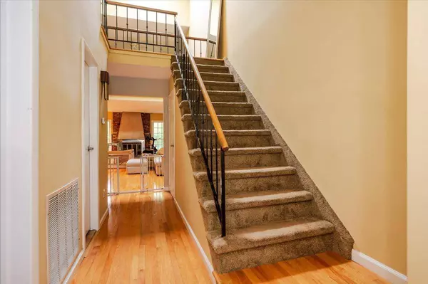 121 Terrace CT #121, Woodbury, NY 11797