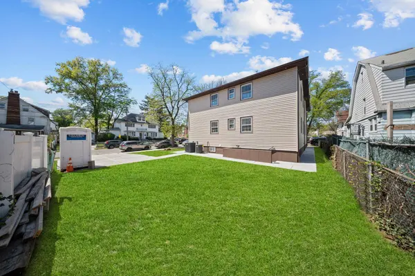104-03 196 St, Hollis, NY 11412