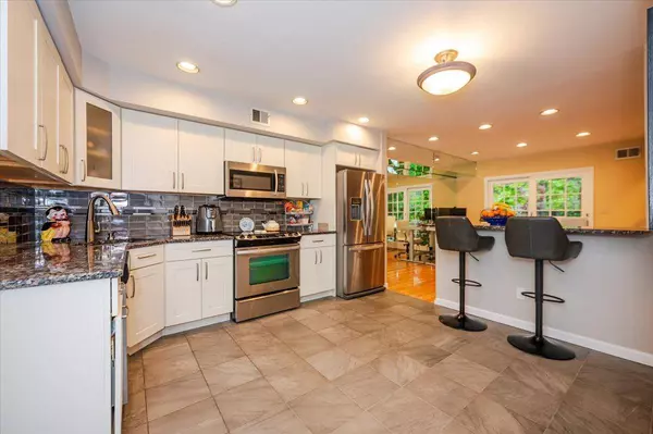 121 Terrace CT #121, Woodbury, NY 11797