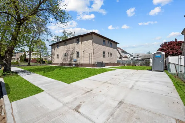 104-03 196 St, Hollis, NY 11412