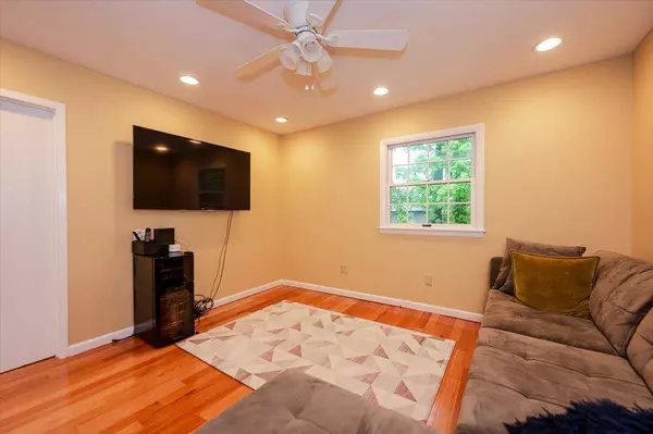 121 Terrace CT #121, Woodbury, NY 11797