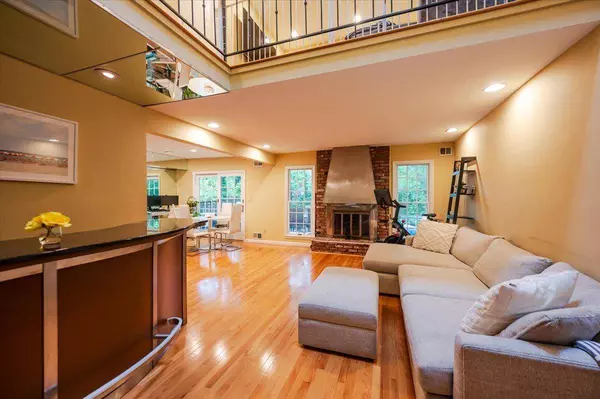 121 Terrace CT #121, Woodbury, NY 11797