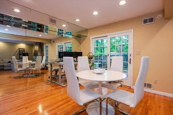 121 Terrace CT #121, Woodbury, NY 11797