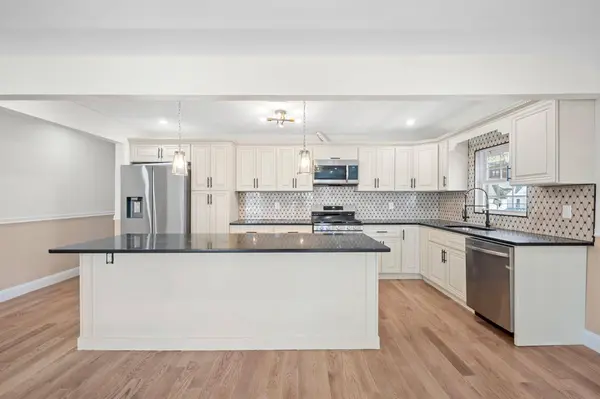 104-03 196 St, Hollis, NY 11412