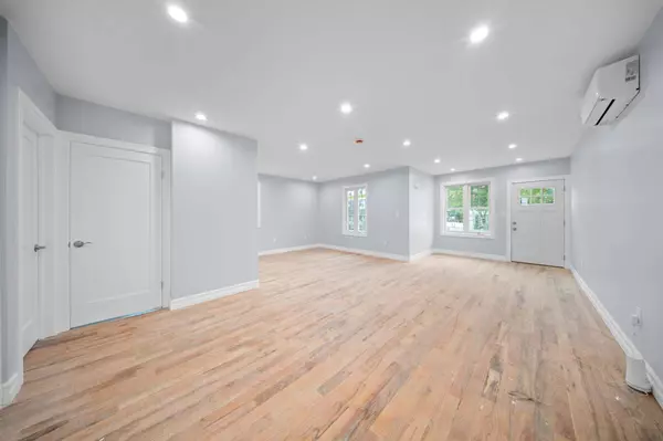 13121 Farmers BLVD, Springfield Gardens, NY 11434