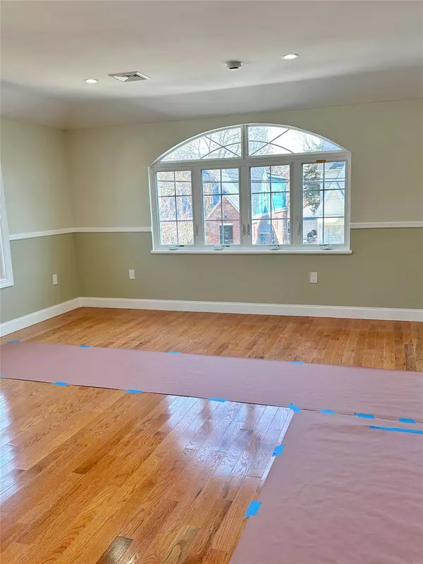 118-32 200th ST, Saint Albans, NY 11412