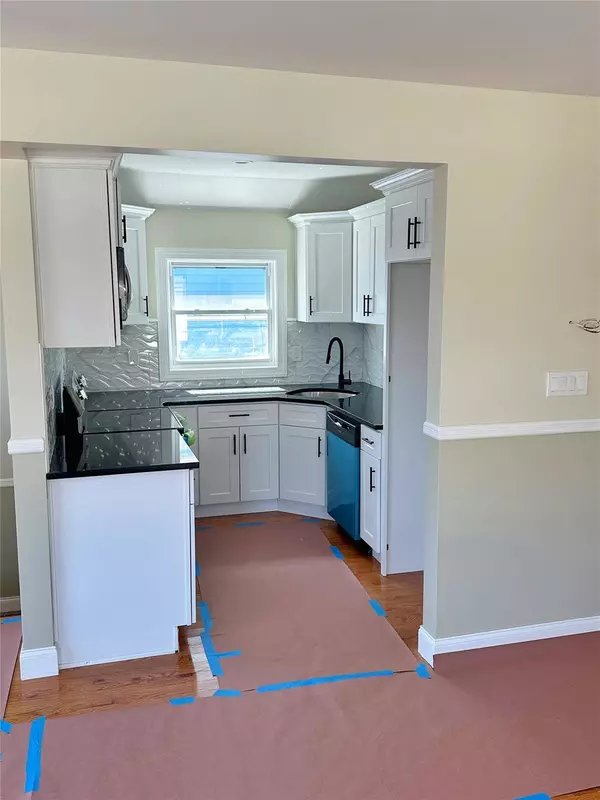 118-32 200th ST, Saint Albans, NY 11412