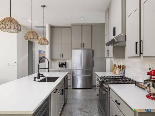 11000 5th ST, Jonestown, TX 78645