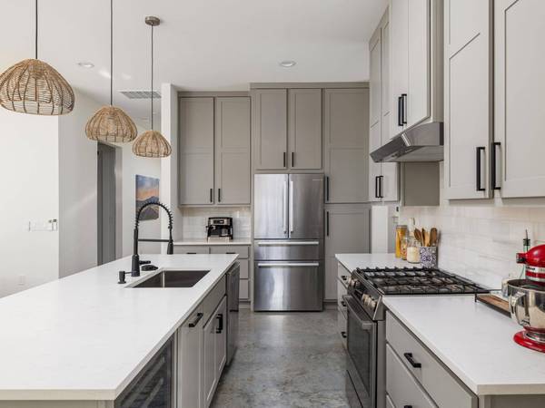 11000 5th ST, Jonestown, TX 78645