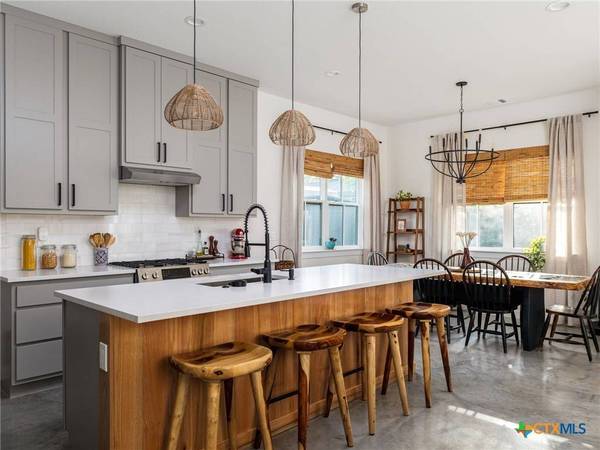 11000 5th ST, Jonestown, TX 78645