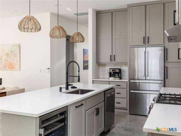 11000 5th ST, Jonestown, TX 78645