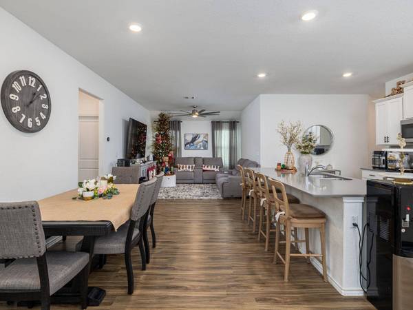 210 Escondido CIR, San Marcos, TX 78666