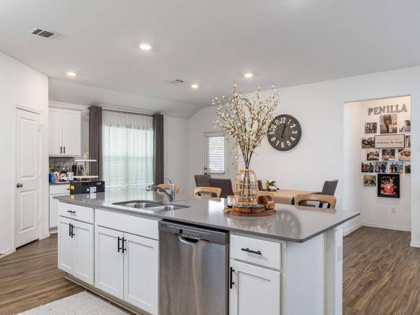 210 Escondido CIR, San Marcos, TX 78666