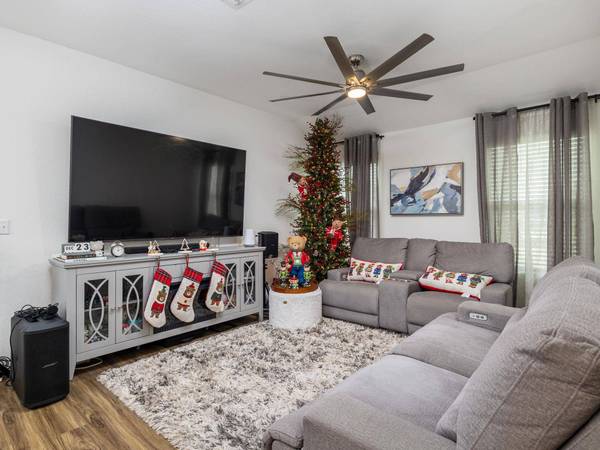 210 Escondido CIR, San Marcos, TX 78666