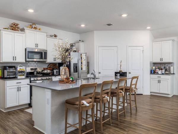 210 Escondido CIR, San Marcos, TX 78666