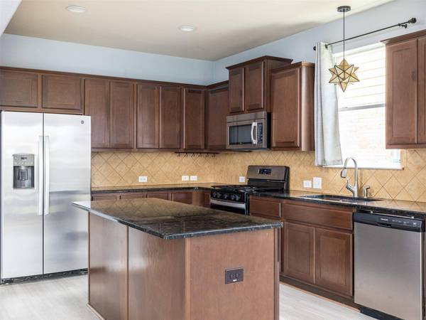 289 Serene Hollow LN, Buda, TX 78610
