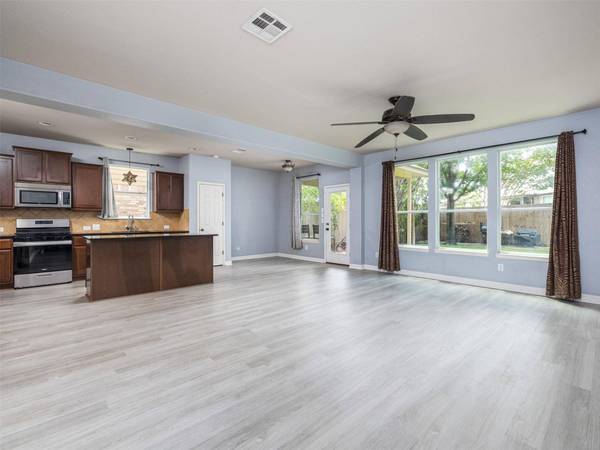 289 Serene Hollow LN, Buda, TX 78610