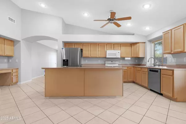 133 E CANYON CREEK Drive, Gilbert, AZ 85295