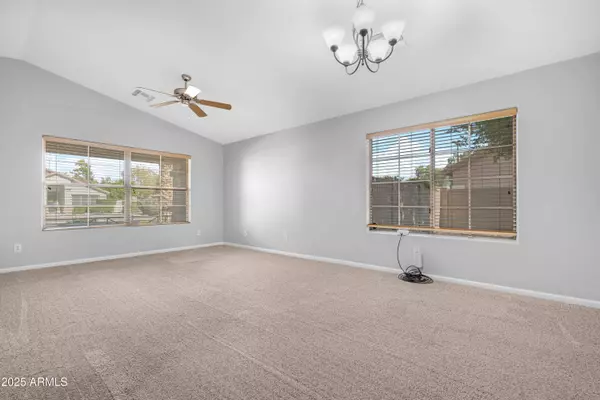 133 E CANYON CREEK Drive, Gilbert, AZ 85295