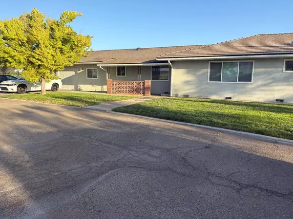 3177 W Whites Bridge AVE, Fresno, CA 93706