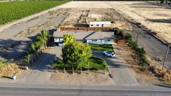 3177 W Whites Bridge AVE, Fresno, CA 93706
