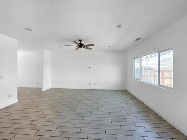 7124 W Poe AVE, Fresno, CA 93723