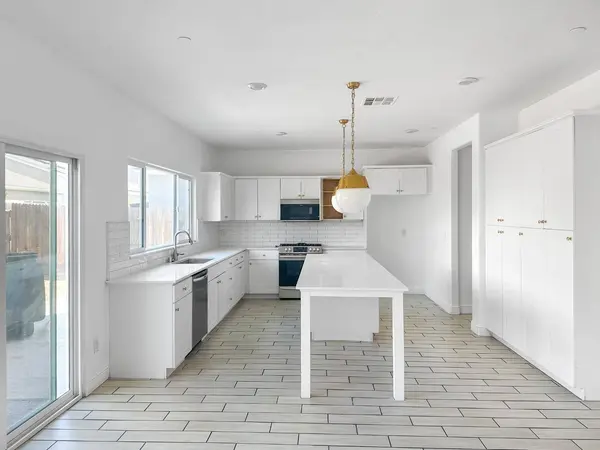 7124 W Poe AVE, Fresno, CA 93723