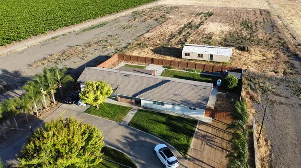 3177 W Whites Bridge AVE, Fresno, CA 93706