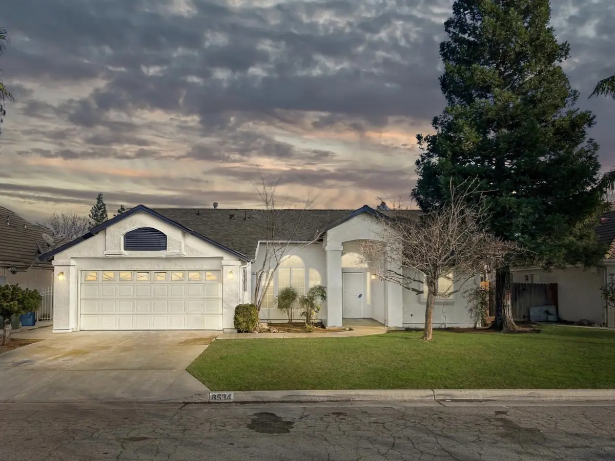 8534 N Meridian Ave, Fresno, CA 93720-1978