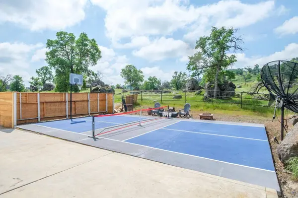 17159 Coyote Pass LN, Clovis, CA 93619