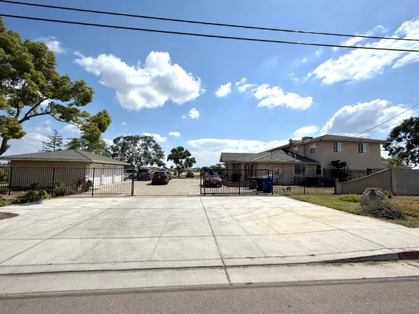 844 W Nebraska AVE, Dinuba, CA 93618