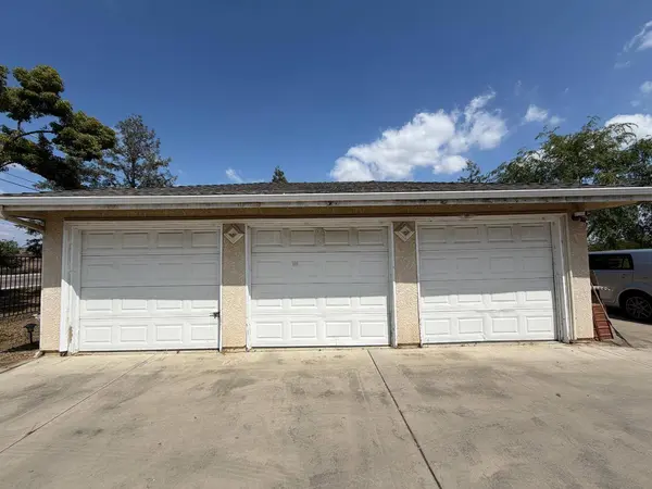 844 W Nebraska AVE, Dinuba, CA 93618