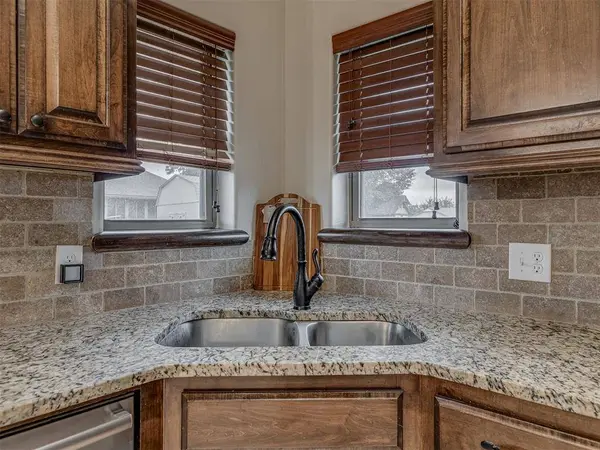 804 S PATTERSON DR, Moore, OK 73160