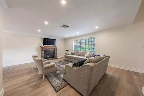 57 Joshua AVE, Clovis, CA 93611