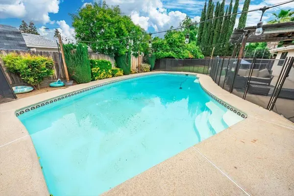 57 Joshua AVE, Clovis, CA 93611