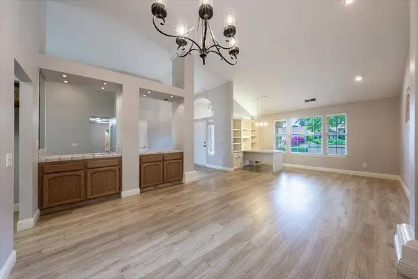 2065 Windsor AVE, Clovis, CA 93611