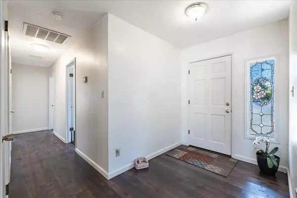 8495 Calaveras ST, Fresno, CA 93711