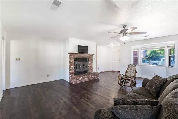 8495 Calaveras ST, Fresno, CA 93711