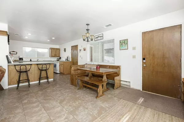 56981 Sequoia DR, Springville, CA 93265