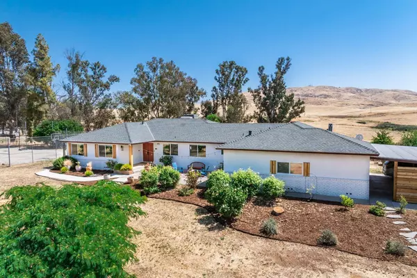 12194 N Armstrong AVE, Clovis, CA 93619