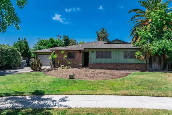 2337 E Pontiac WAY, Clovis, CA 93619