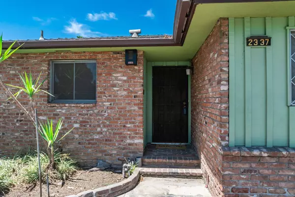 2337 E Pontiac WAY, Clovis, CA 93619