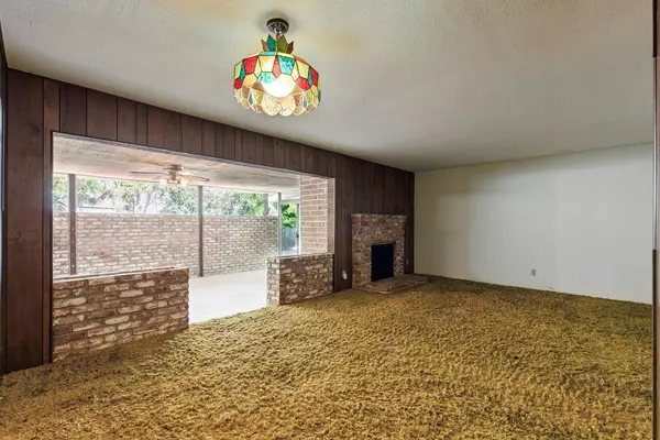 2337 E Pontiac WAY, Clovis, CA 93619