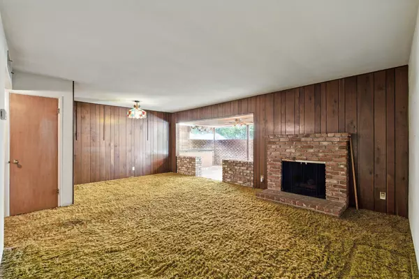 2337 E Pontiac WAY, Clovis, CA 93619