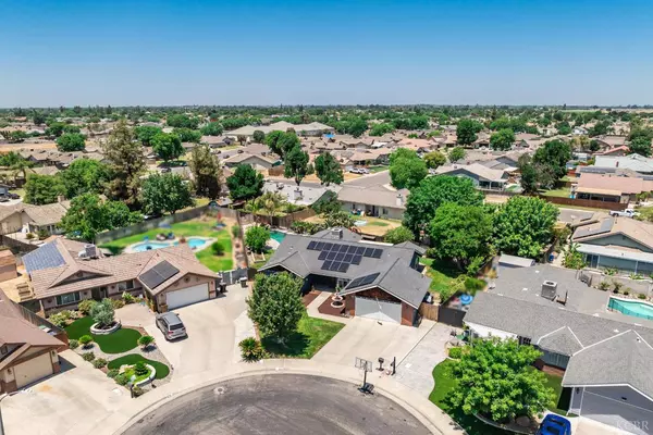 896 Willowood Court, Hanford, CA 93230